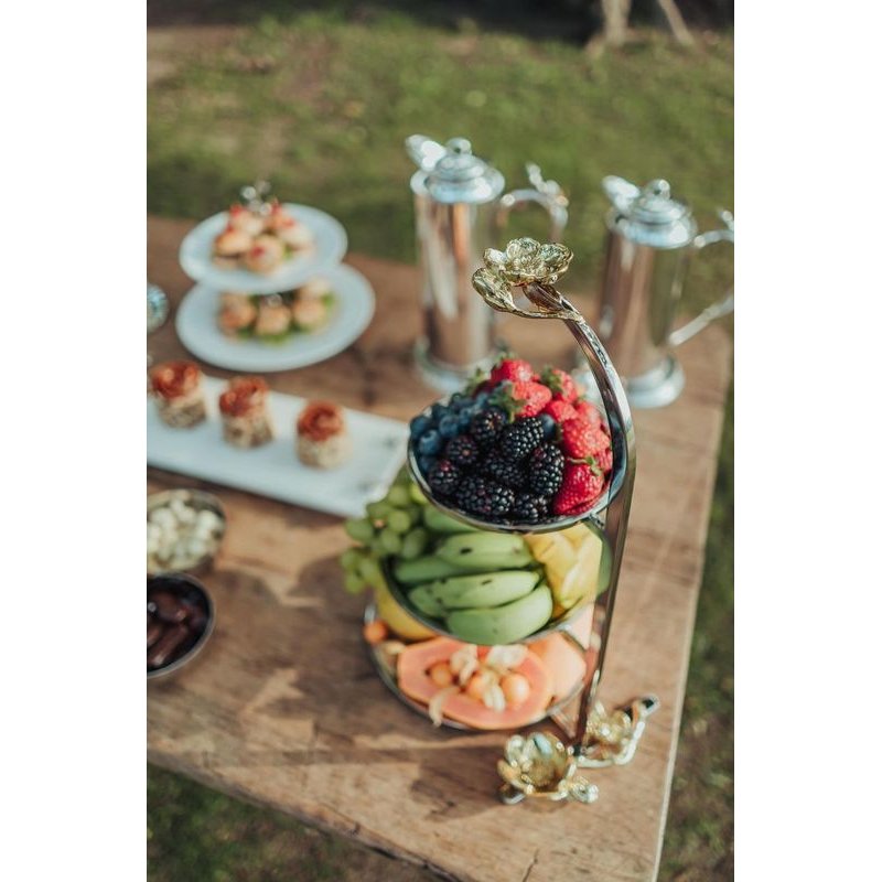 4.コーナーポケット（ World Pop in Brass 2000 ） Porta-petit Four Flor Dourada de Aço Inox Três Andares