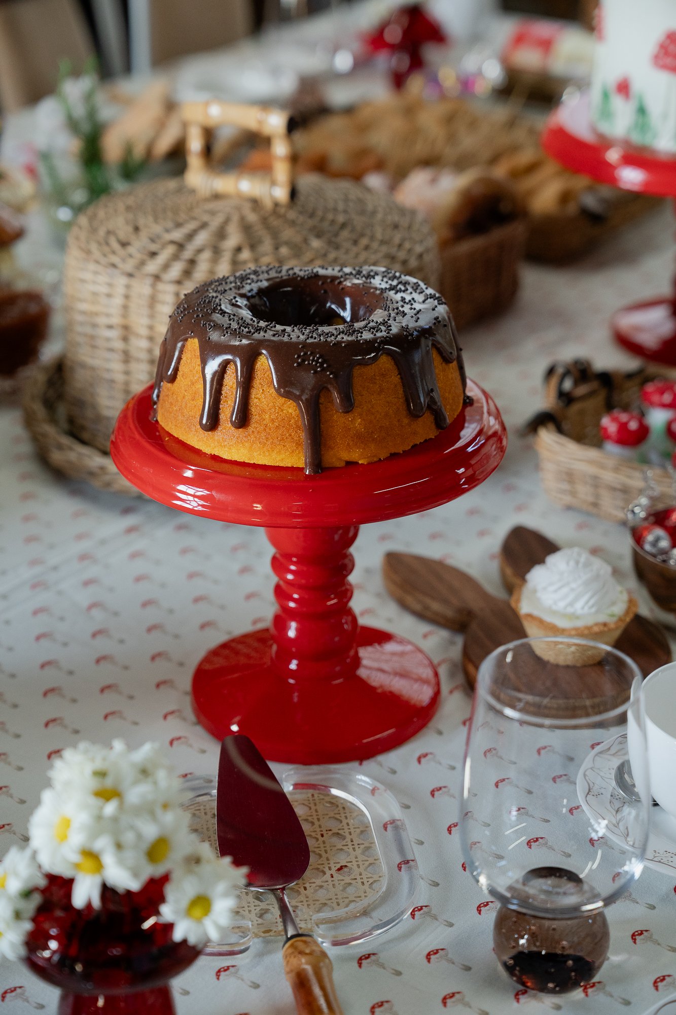 Porta-petit Four / Boleira de Cerâmica Classic Vermelha M | Cacá Saadi