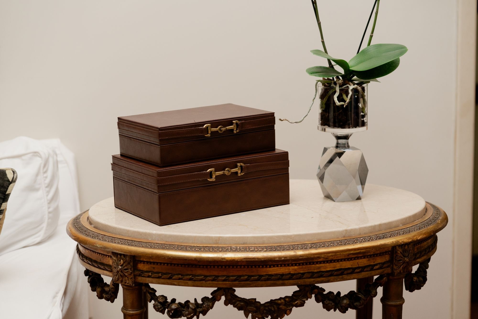CHÂTEAU CHASSE-SPEIRS 1966 ギフトボックス付き Caixas Decorativas de Madeira Revestida com Couro | Cacá Saadi